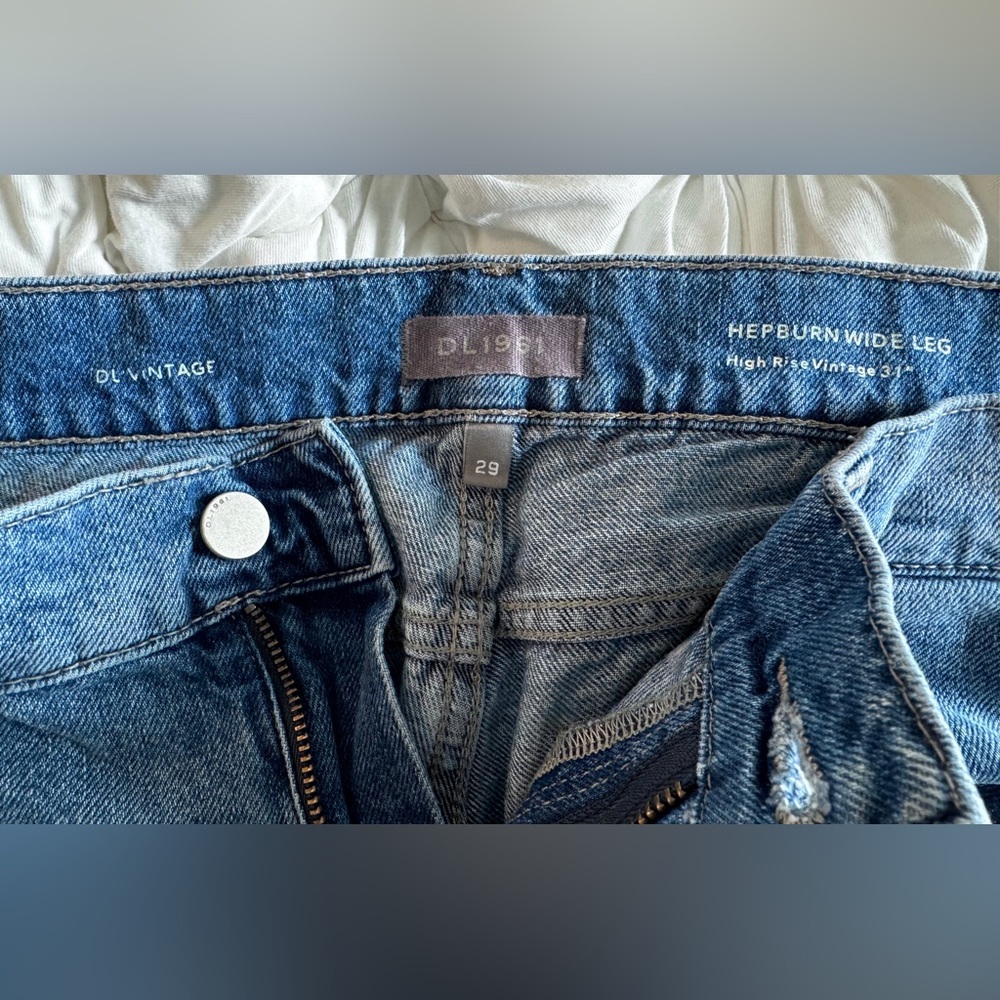 DL1961 Hepburn Wide-Leg Distressed Hem Jeans - Size 29 - Picture 4 of 14